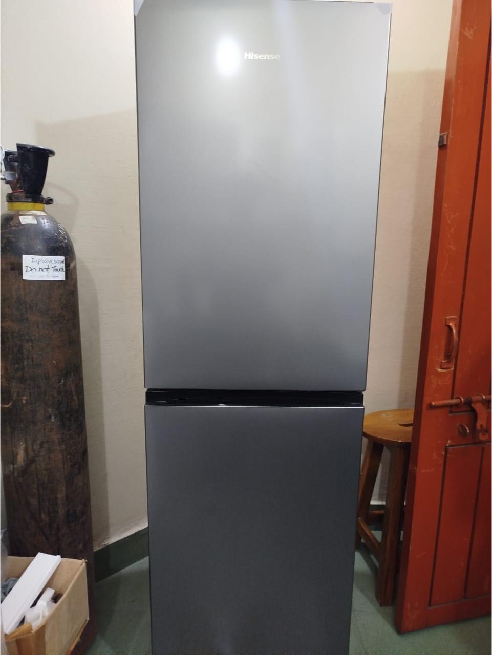 Refrigerator for lab samples
