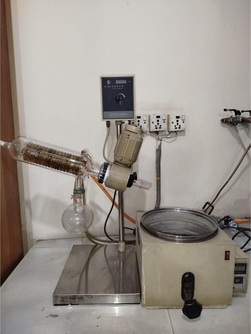 Rotary evaporator used for plant extract preparation